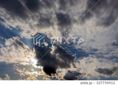 日暮れ間近の空と雲の写真素材 [107739412] - PIXTA