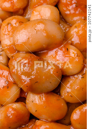 Delicious canned beans in a tomato in a round ceramic plate 107742141