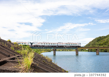 【紀勢本線】櫛田川を渡る増結した特急南紀3号 107744392