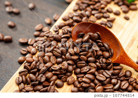コーヒー豆 107744814