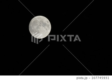 北杜市白州町、夜空に輝く月齢13.1、九月十四夜の月 北杜市白州町、夜空に輝く月齢13.1、九月十四夜の月 107745931