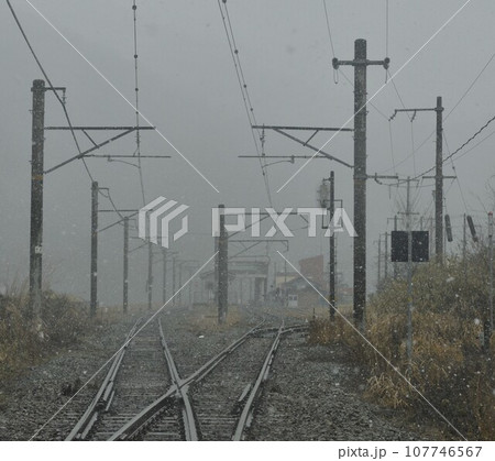 冬の線路は続くよ 107746567