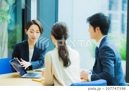 ビジネスシーン　 107747396