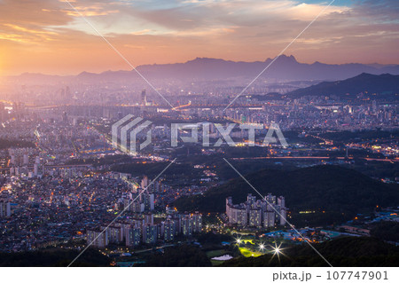 Aerial view of Seoul And there is Bukhansan Mountain in the background, South Korea. 107747901