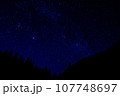 山の中の星空 107748697