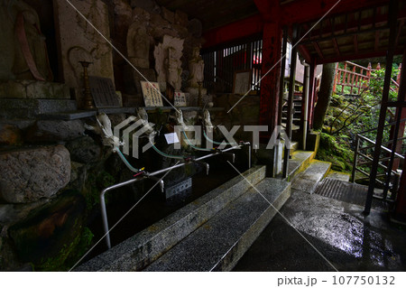 穴の谷霊水(穴の谷霊場) 穴の谷霊水(穴の谷霊場) 107750132