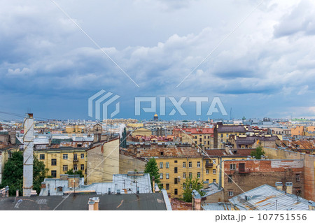 top view of the city roofs in the historical center of Saint Petersburg before the onset of a thunderstorm 107751556