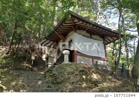 鞍馬寺 屏風坂の地蔵堂 京都市左京区 鞍馬寺 屏風坂の地蔵堂 京都市左京区 107751844