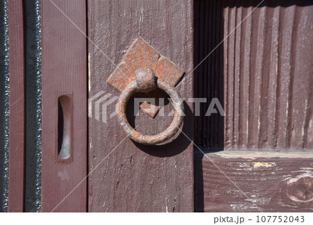 鞍馬寺 鞍馬街道民家の馬繋ぎの環 京都市左京区 鞍馬寺 鞍馬街道民家の馬繋ぎの環 京都市左京区 107752043