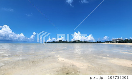南国の海　石垣島　底地ビーチ 107752301