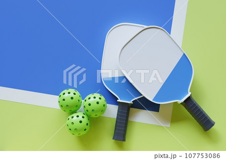 パドルテニス ボール paddle tennis racket and balls on the blue