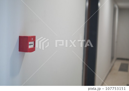 Red fire alarm button on wall , Red fire alarm button on wall , 107753151