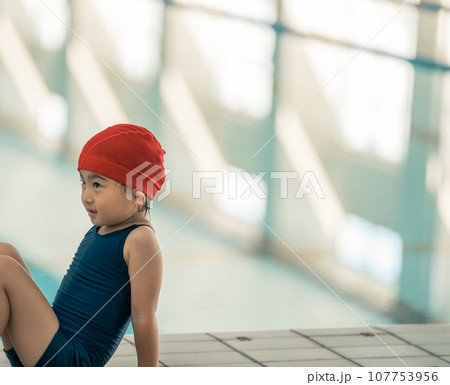 幼児向けのスイミングスクール 107753956