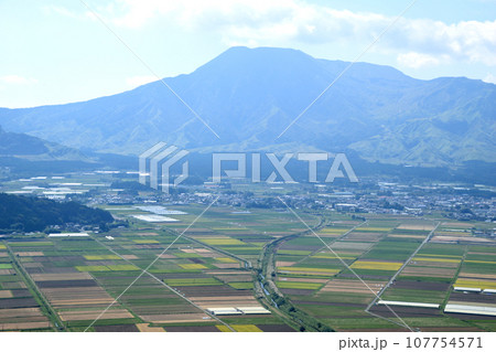 阿蘇カルデラと阿蘇山 阿蘇カルデラと阿蘇山 107754571