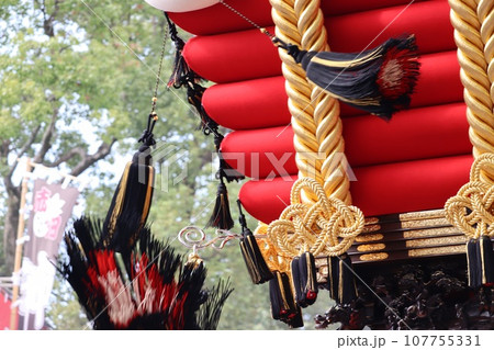 堺市百舌鳥八幡宮秋祭りふとん太鼓多き揺れる房 堺市百舌鳥八幡宮秋祭りふとん太鼓多き揺れる房 107755331