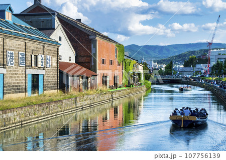 小樽市　大正ロマンの小樽運河と小樽クルーズ 107756139
