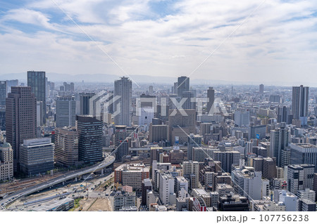 【大阪】梅田スカイビル展望台からの眺め【都市風景】 【大阪】梅田スカイビル展望台からの眺め【都市風景】 107756238
