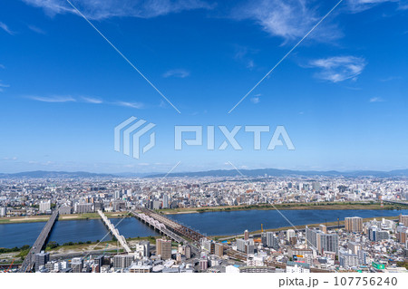 【大阪】梅田スカイビル展望台からの眺め【都市風景】 107756240
