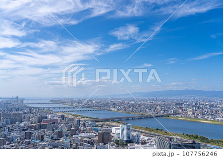 【大阪】梅田スカイビル展望台からの眺め【都市風景】 【大阪】梅田スカイビル展望台からの眺め【都市風景】 107756246