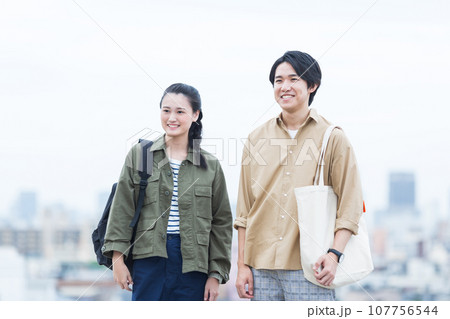 若者 男女 大学生 107756544