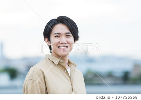 若い男性 大学生 107756568