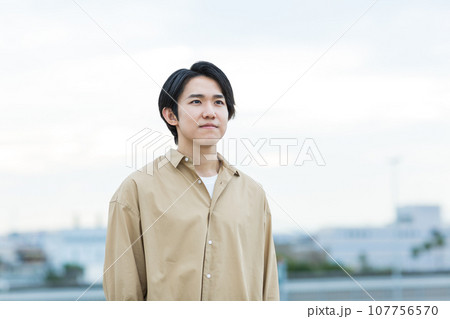 若い男性 大学生 107756570