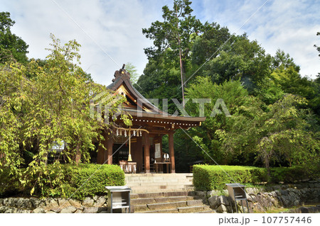 飛鳥坐神社(拝殿)　【奈良県明日香村】 107757446