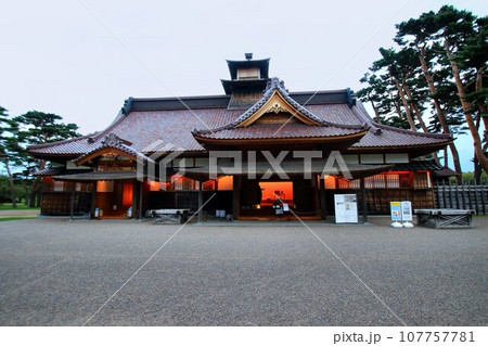 戊辰戦争最後の戦い・箱館戦争の舞台となった… 星形城郭【五稜郭】に建つ『箱館奉行所』 107757781