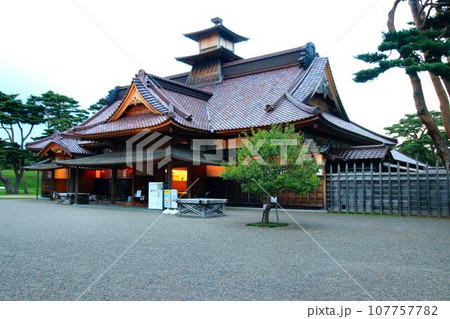 戊辰戦争最後の戦い・箱館戦争の舞台となった… 星形城郭【五稜郭】に建つ『箱館奉行所』 107757782