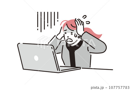 人物 パソコンを見ながら青ざめるビジネスパーソンの女性 107757783