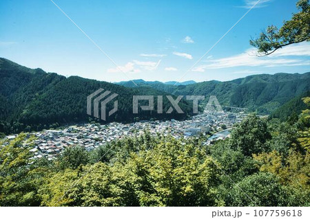 春の城跡から見た風景 春の城跡から見た風景 107759618