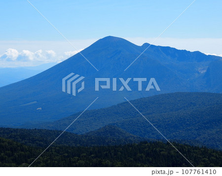 八幡平見返り峠からの岩手山 八幡平見返り峠からの岩手山 107761410