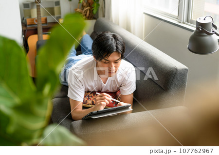 男性ポートレート 107762967