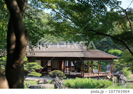 大暑の栗林公園(7月下旬・掬月亭) 大暑の栗林公園(7月下旬・掬月亭) 107763904