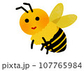 空を飛んでいる蜂のイラスト 107765984
