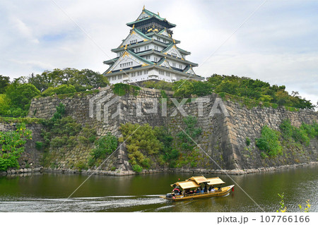 10月の大坂城と内堀めぐりの御座船 10月の大坂城と内堀めぐりの御座船 107766166