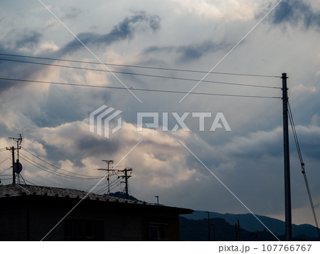 空の表情と街並み 107766767