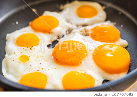 冷凍玉子の目玉焼き 冷凍玉子の目玉焼き 107767092