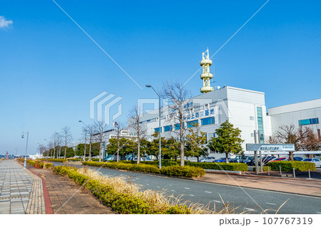 【神奈川の都市風景】みなとみらい周辺の都市風景(横浜海上防災基地) 【神奈川の都市風景】みなとみらい周辺の都市風景(横浜海上防災基地) 107767319