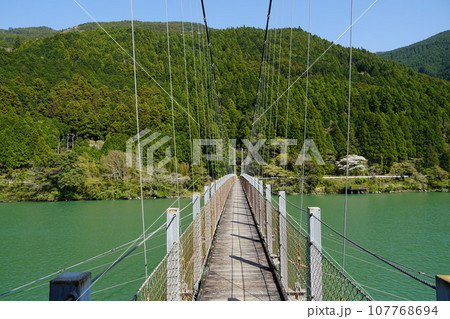 静岡県浜松市　天竜川にかかる峰之澤橋 107768694