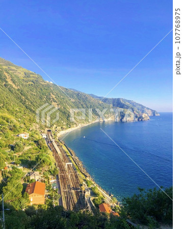 イタリアの世界遺産、チンクエ・テッレ 107768975