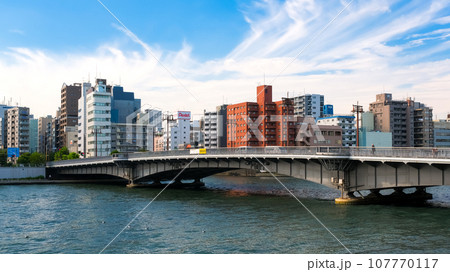 東京都 隅田川に架かる両国橋 107770117