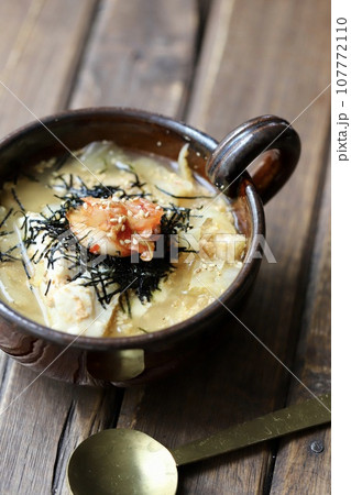野菜たっぷりのゴマ豆乳キムチスープ 温活 野菜たっぷりのゴマ豆乳キムチスープ 温活 107772110