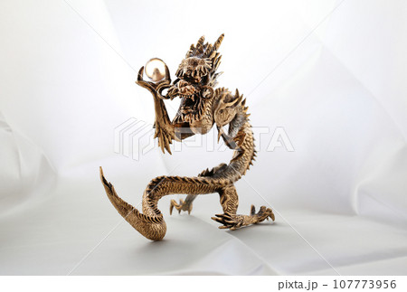 龍 年賀ハガキサイズ 龍 年賀ハガキサイズ 107773956
