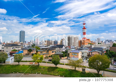 栃木県宇都宮市 宇都宮城址公園から見る宇都宮市の街並み 栃木県宇都宮市 宇都宮城址公園から見る宇都宮市の街並み 107775308