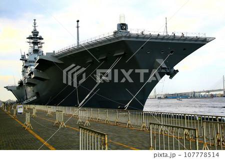 横浜・大桟橋に係留される… 護衛艦いずも 横浜・大桟橋に係留される… 護衛艦いずも 107778514