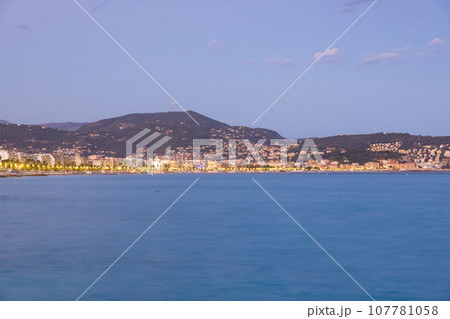 フランス、ニースの景色 107781058