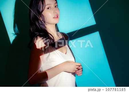 若い女性のビューティ 107781185