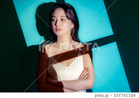 若い女性のビューティ 107781189