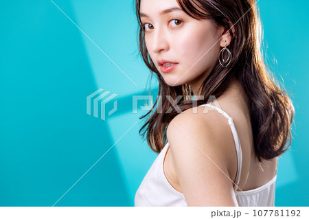 若い女性のビューティ 107781192